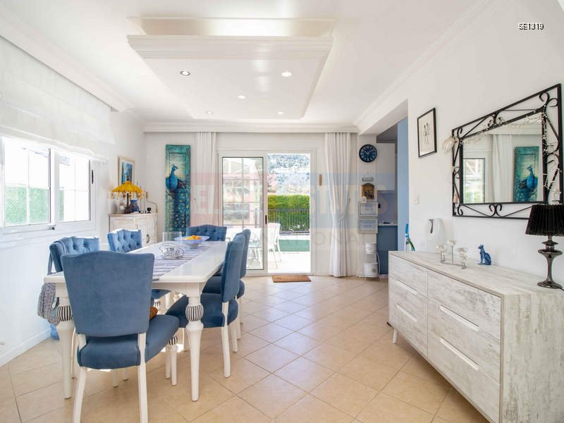 Detached Villa with Pool in Karşıyaka, North Cyprus