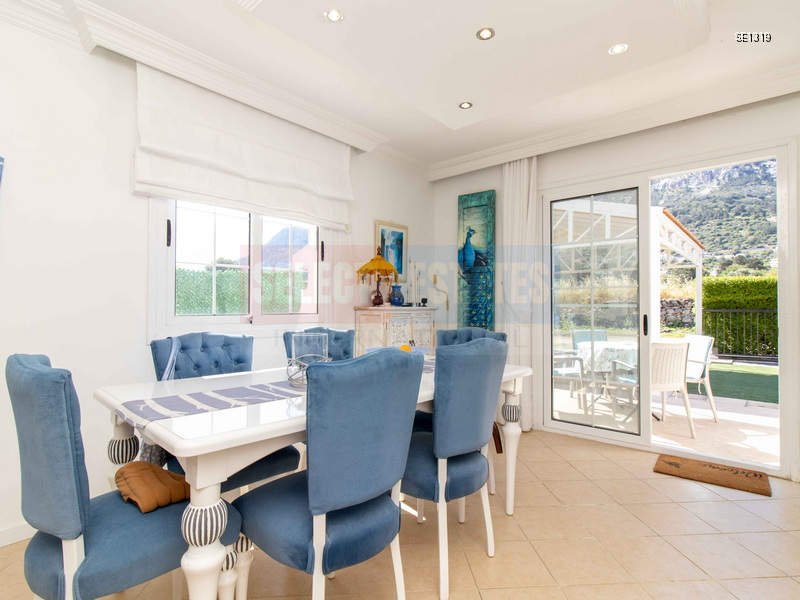 Detached Villa with Pool in Karşıyaka, North Cyprus