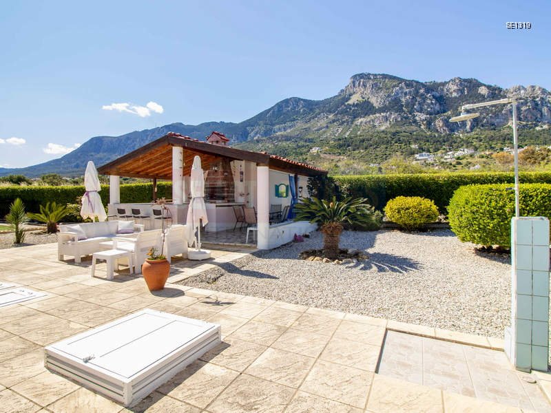 Detached Villa with Pool in Karşıyaka, North Cyprus