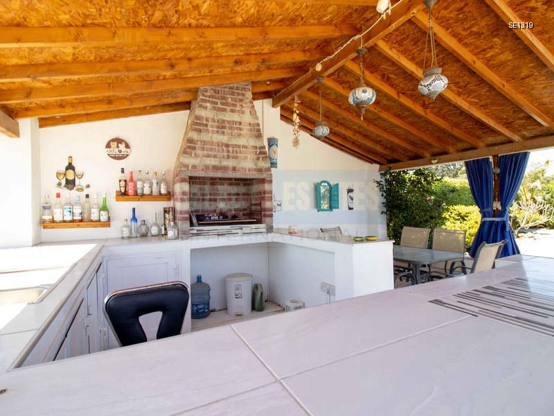 Detached Villa with Pool in Karşıyaka, North Cyprus