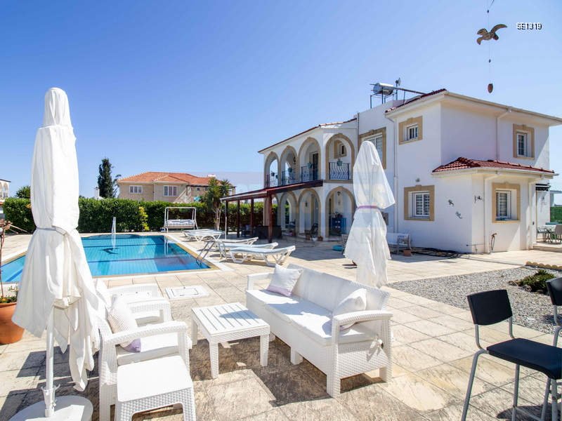 Detached Villa with Pool in Karşıyaka, North Cyprus