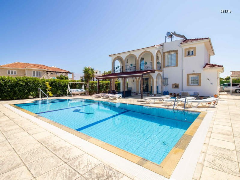 Detached Villa with Pool in Karşıyaka, North Cyprus