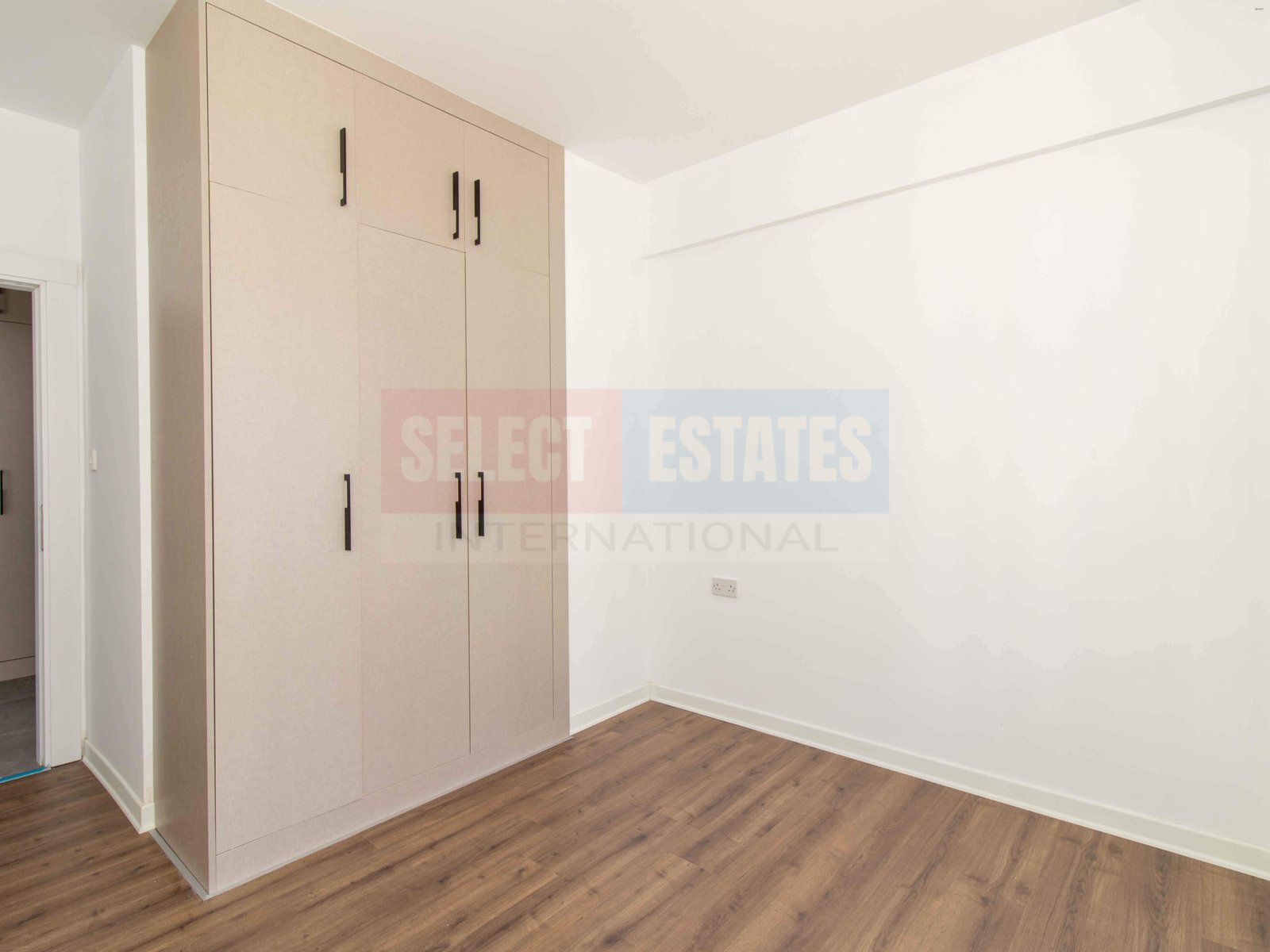 Apartment with Terrace for Sale in Alsancak Girne