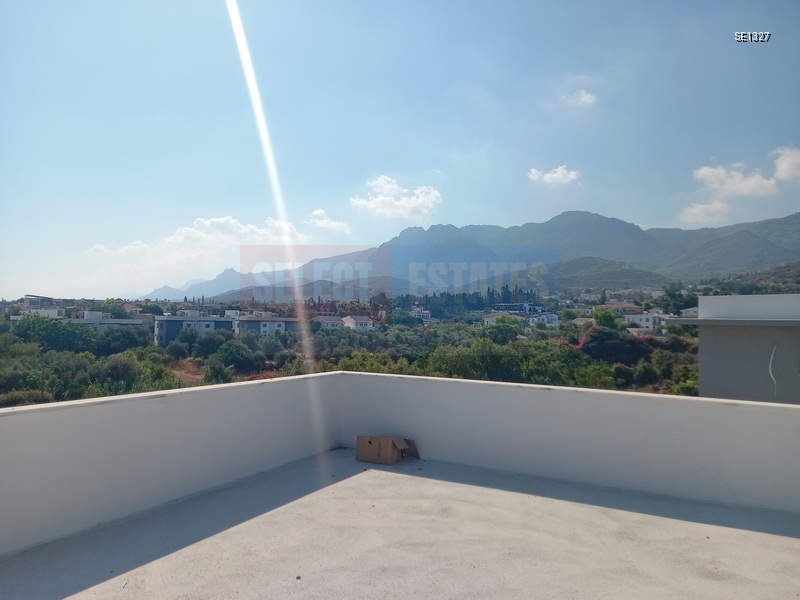 Apartment with Terrace for Sale in Alsancak Girne