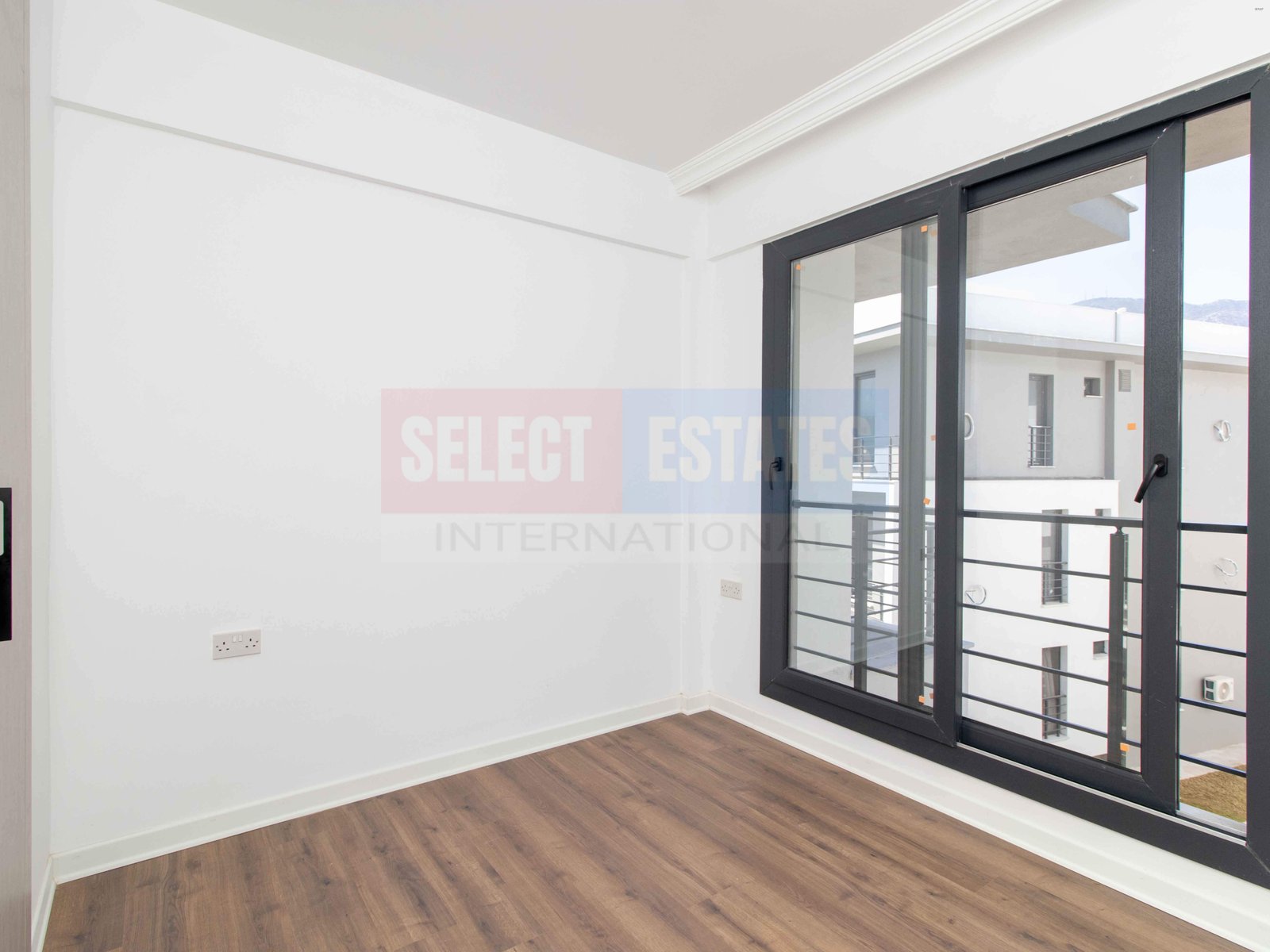 Apartment with Terrace for Sale in Alsancak Girne