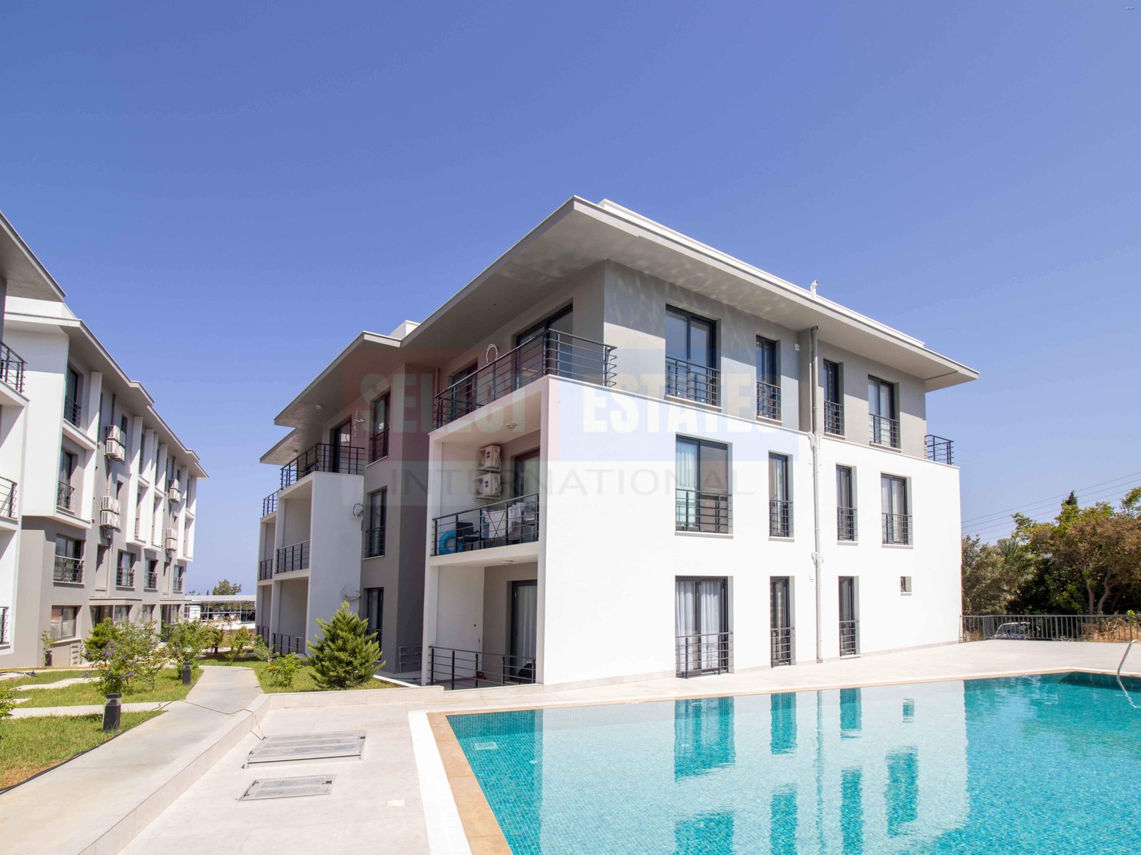 Apartment with Terrace for Sale in Alsancak Girne