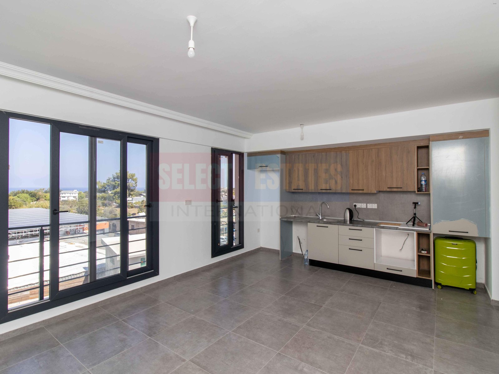 Apartment with Terrace for Sale in Alsancak Girne