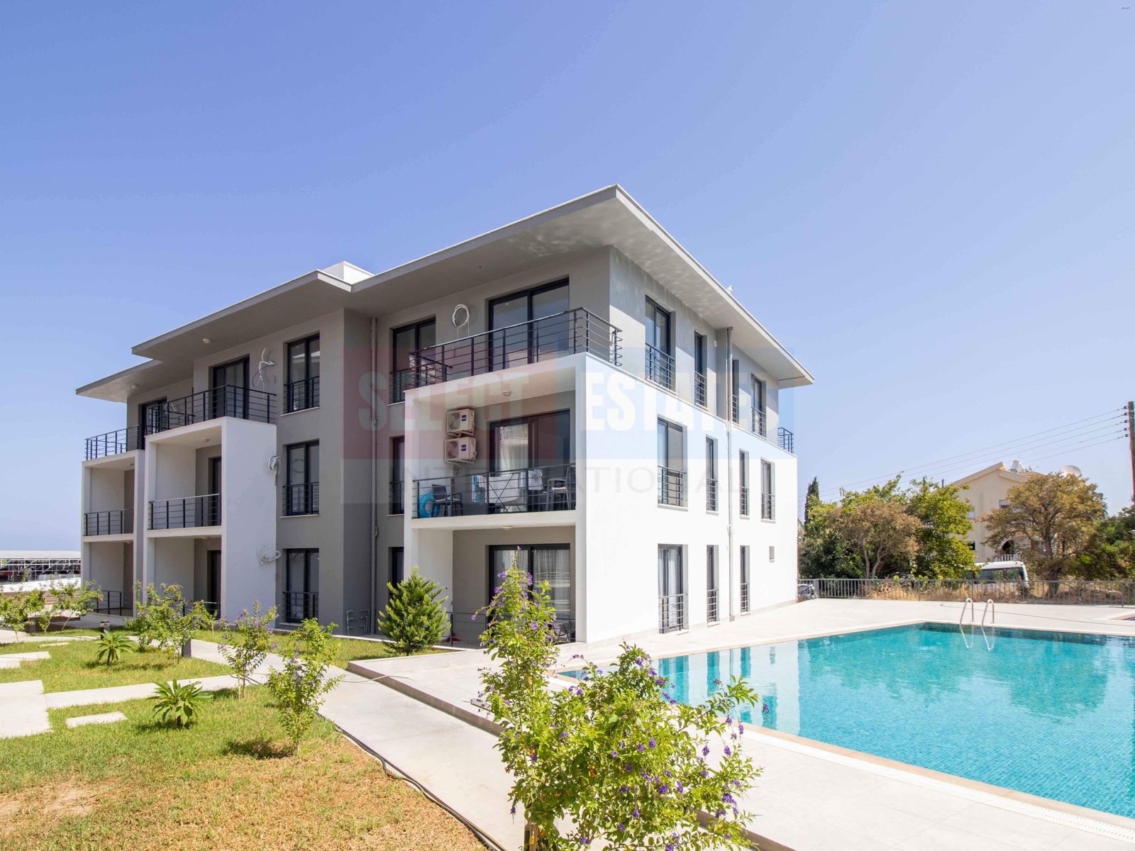Apartment with Terrace for Sale in Alsancak Girne