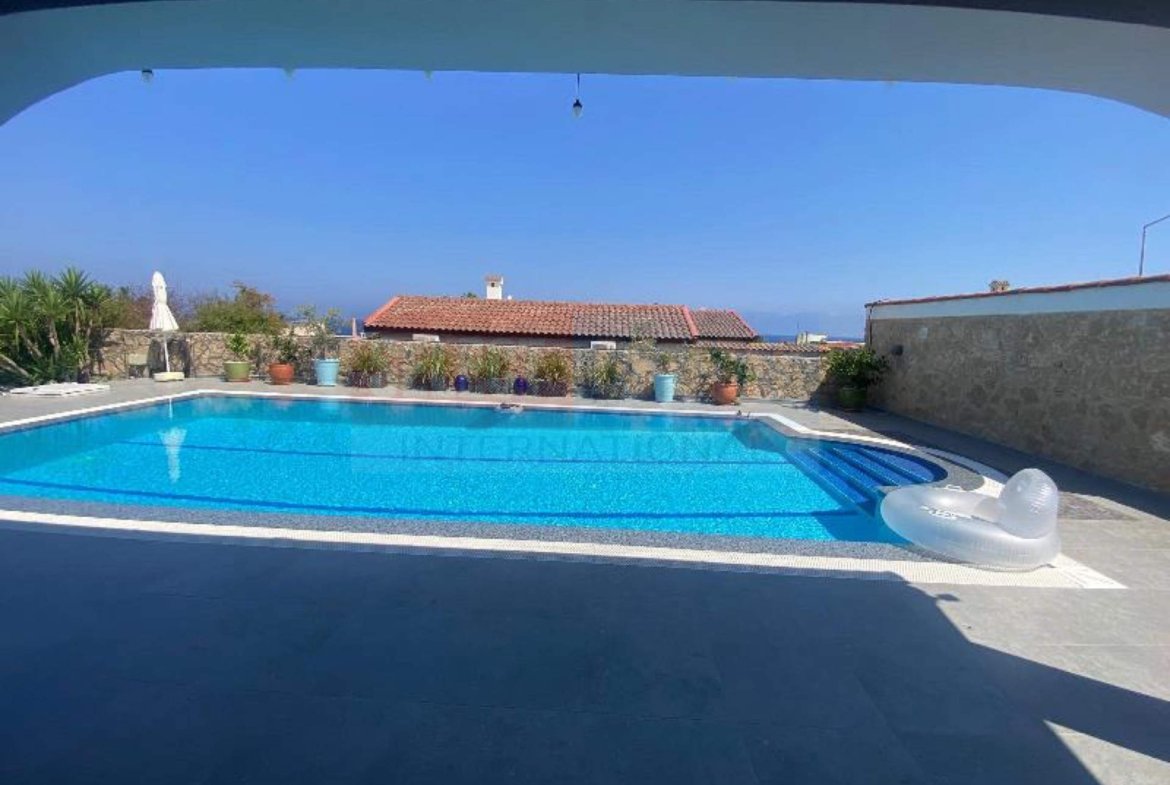 Magnificent Bungalow in Küçük Erenköy – bahceli