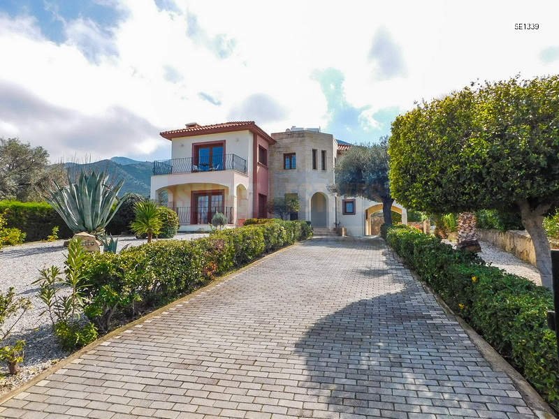 3-Bedroom Villa for Sale in Bellapais | Private Pool |