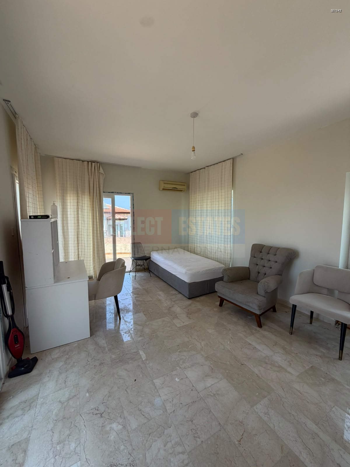 SE1342_014 Karşıyaka Girne Rental Villa with Pool