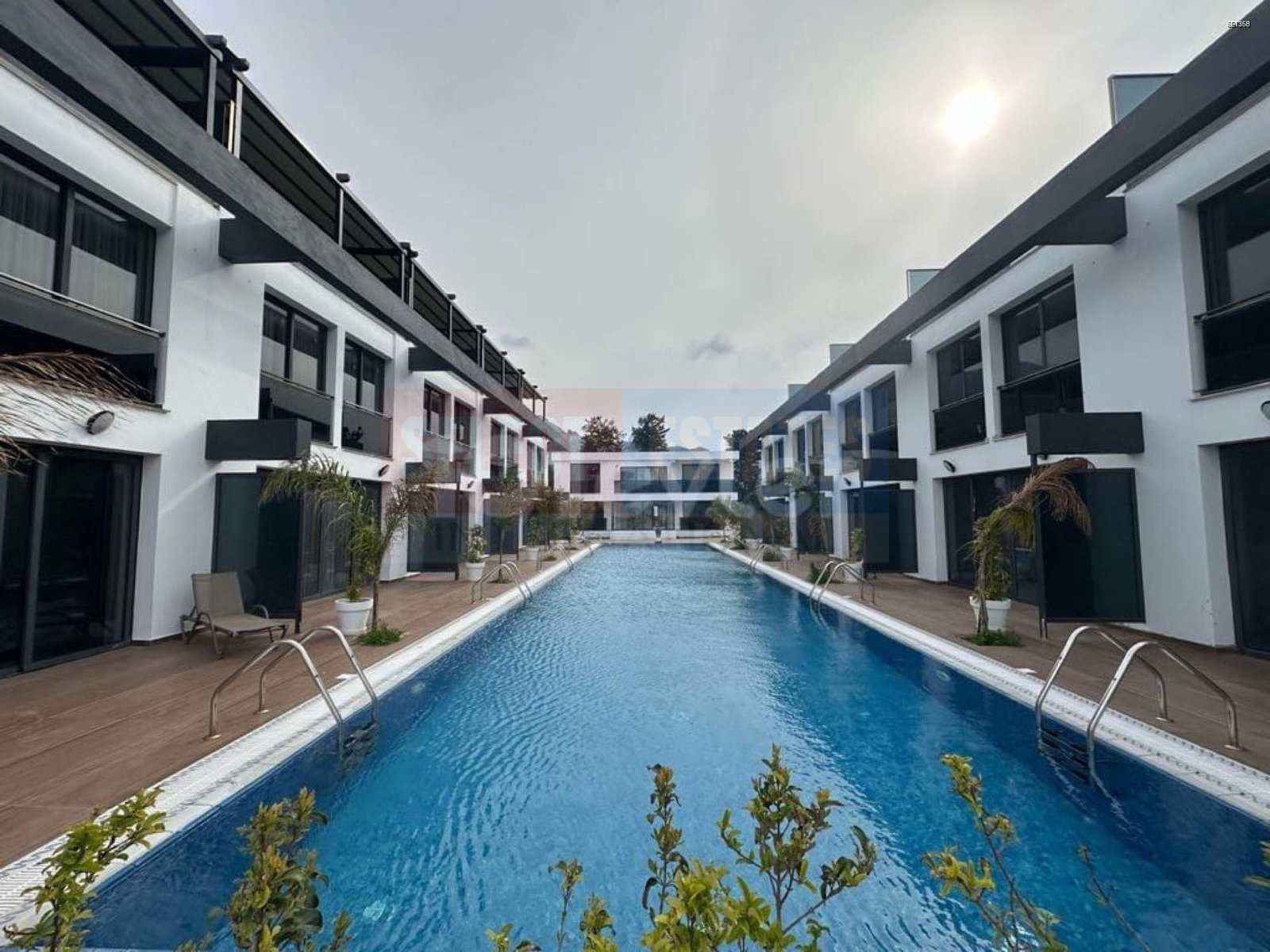 Town House with Pool and Terrace in Karşıyaka