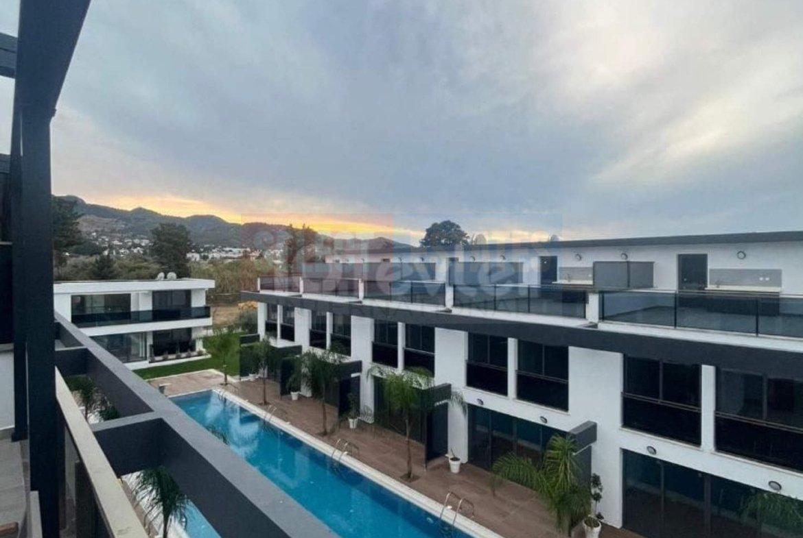 Town House with Pool and Terrace in Karşıyaka