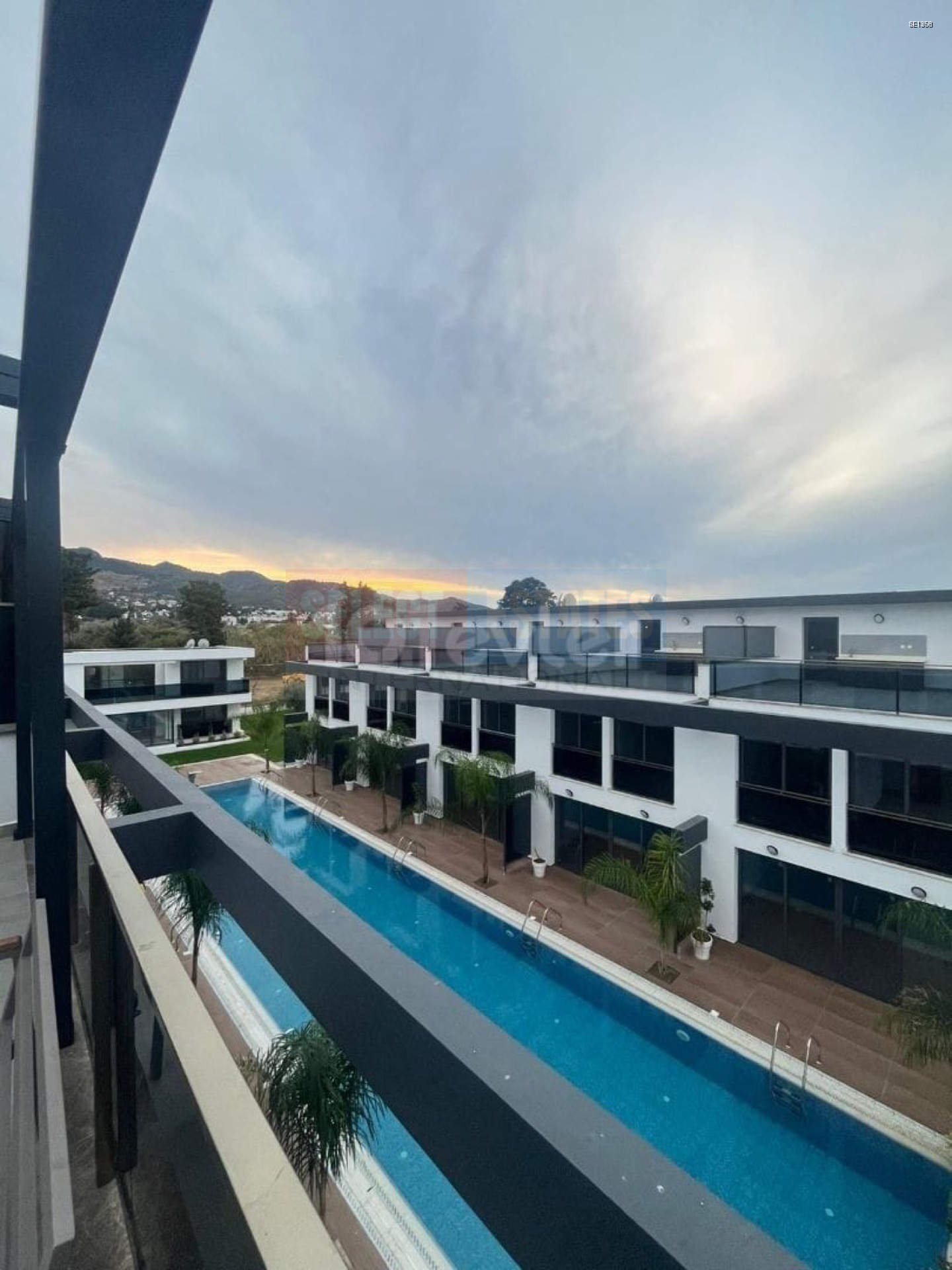Town House with Pool and Terrace in Karşıyaka