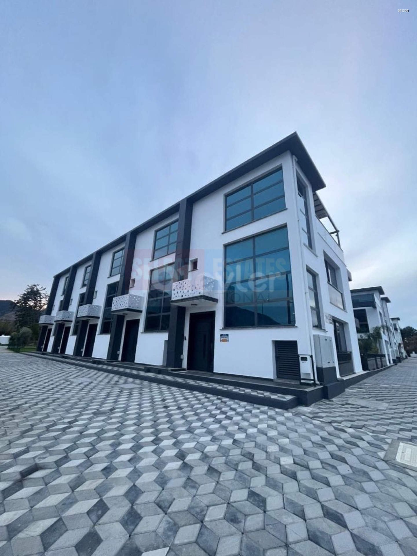 Town House with Pool and Terrace in Karşıyaka