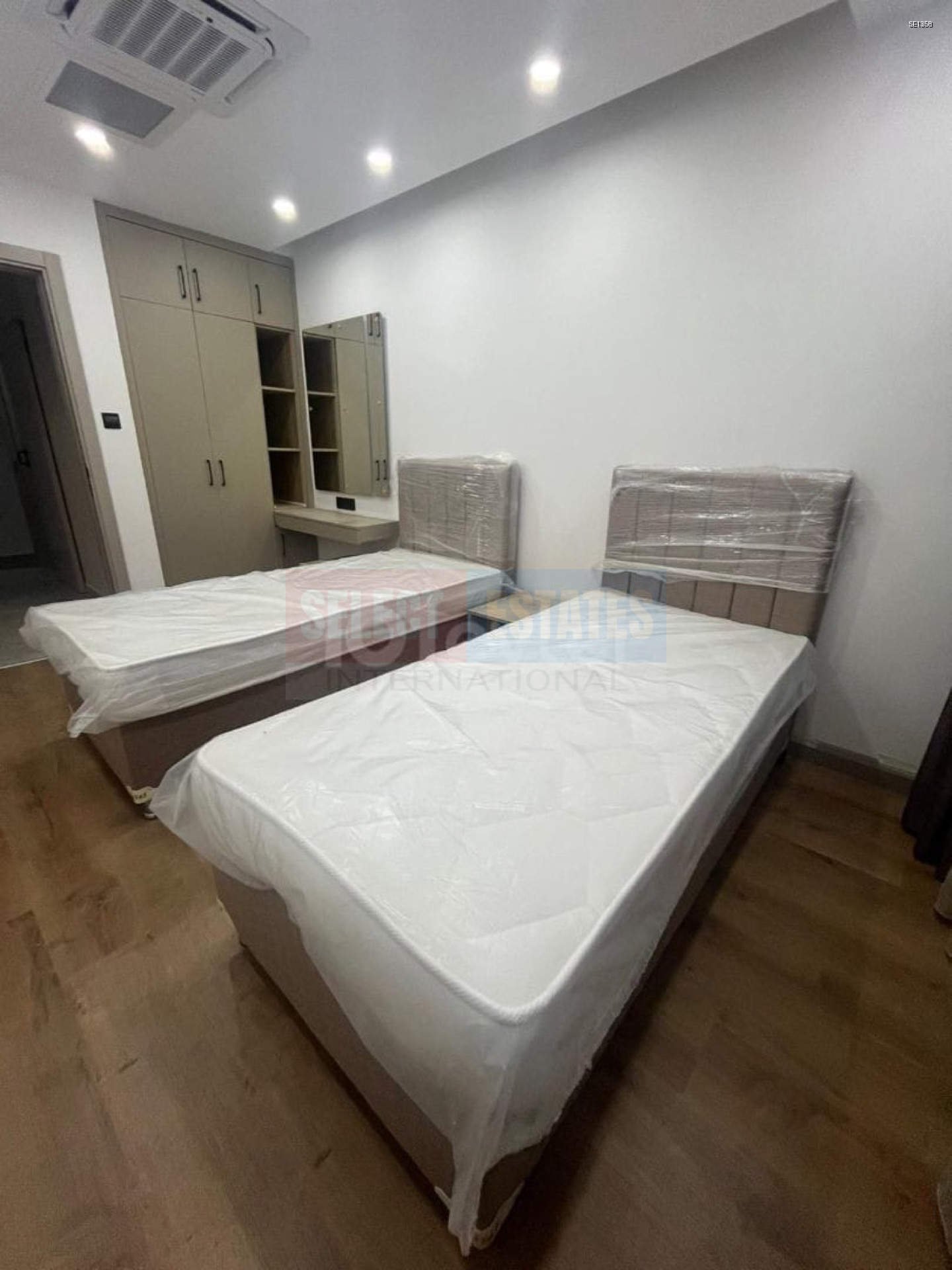 Town House with Pool and Terrace in Karşıyaka