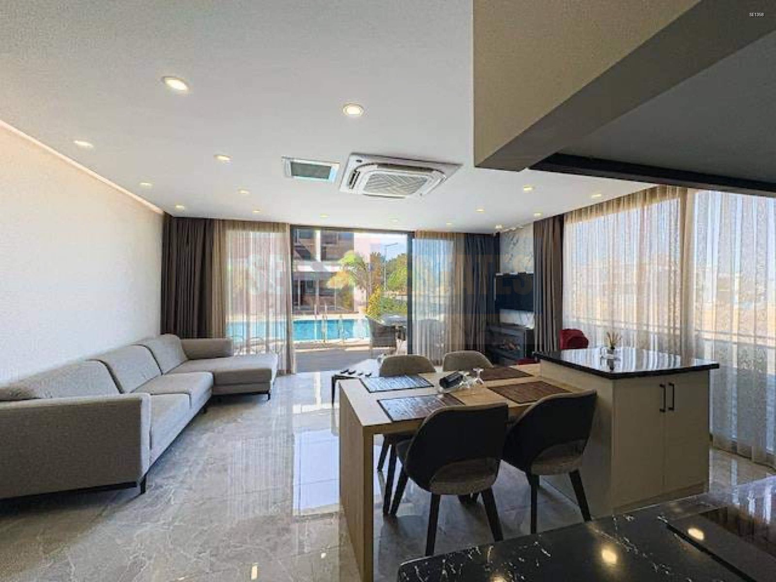 Town House with Pool and Terrace in Karşıyaka