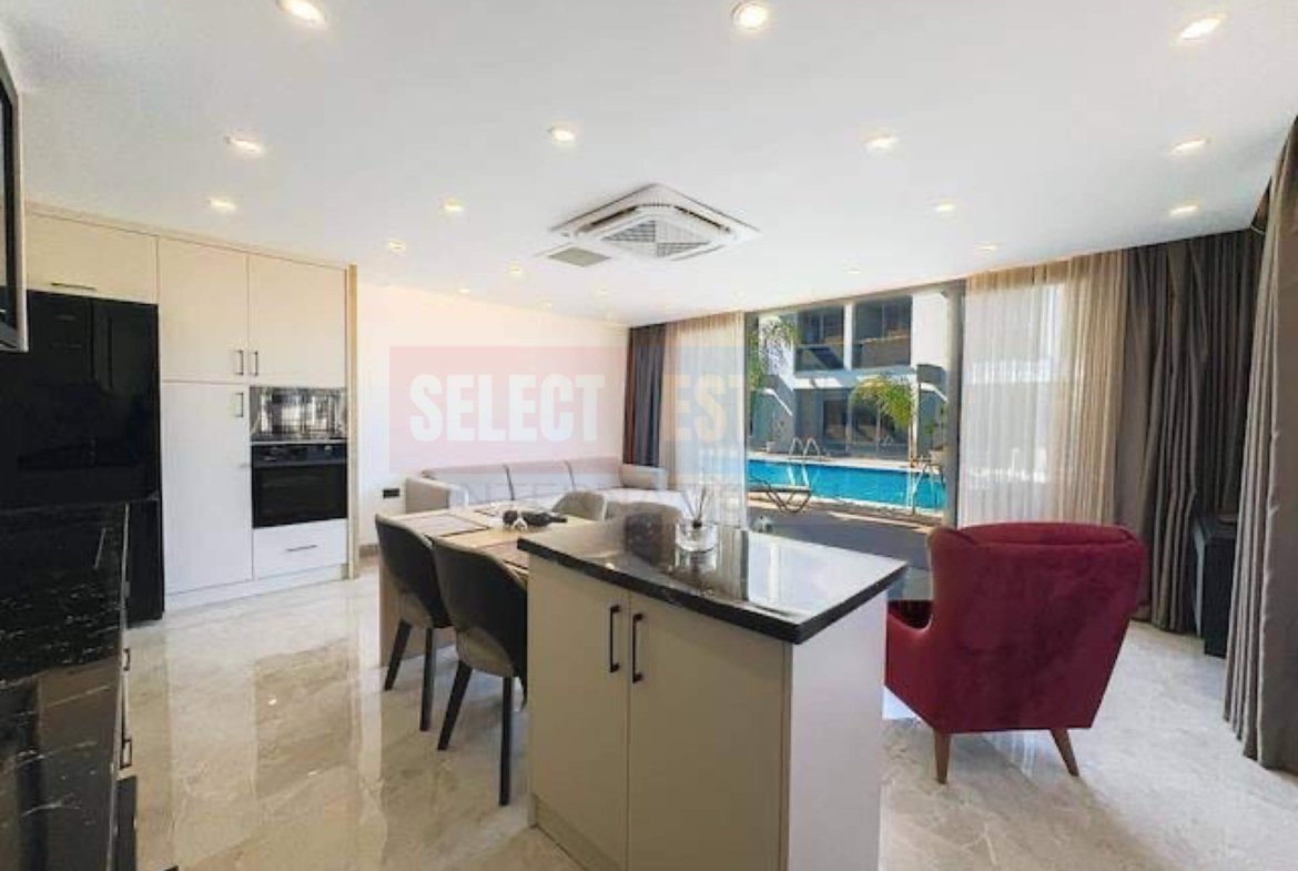 Town House with Pool and Terrace in Karşıyaka