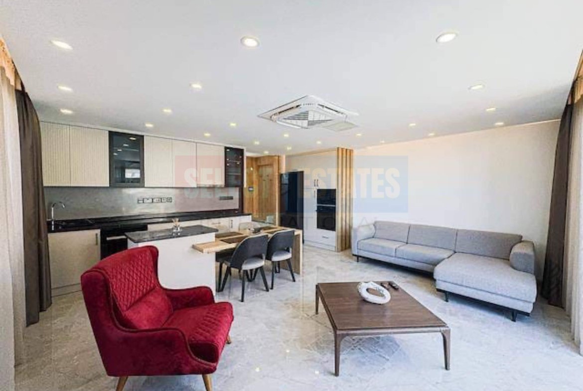 Town House with Pool and Terrace in Karşıyaka
