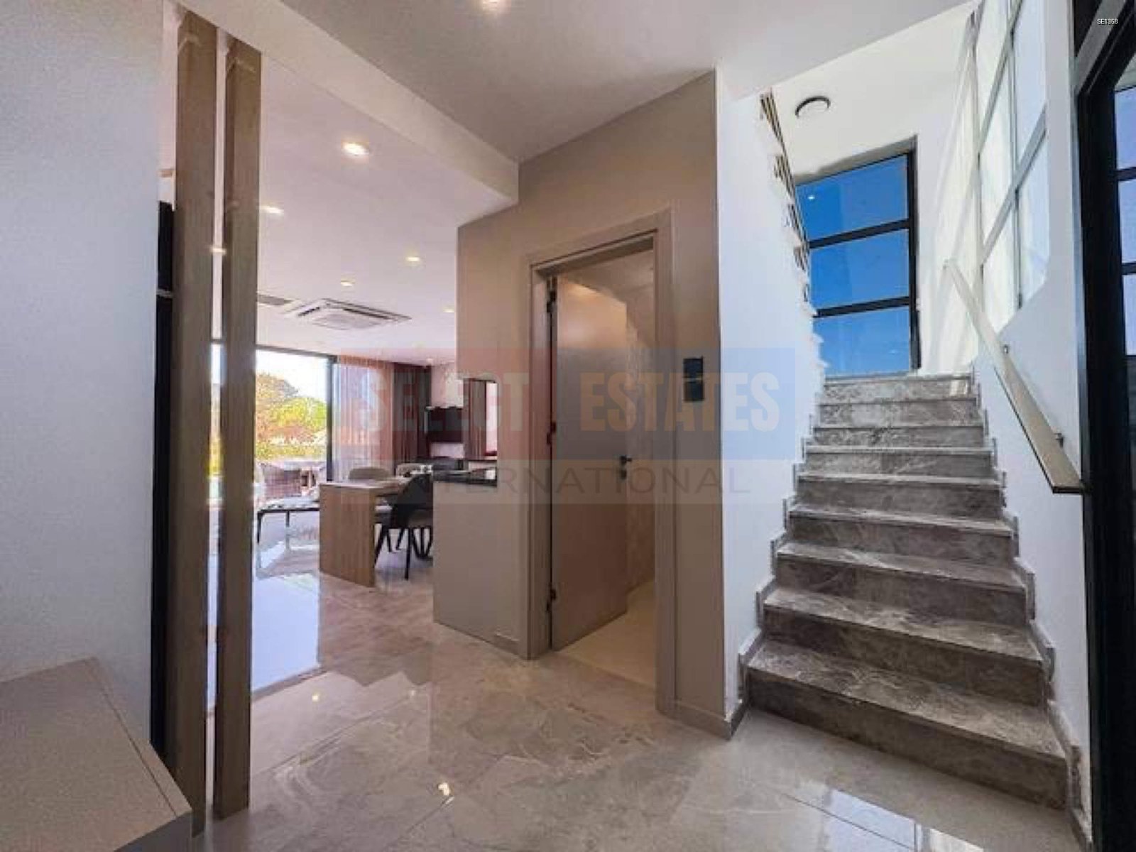 Town House with Pool and Terrace in Karşıyaka