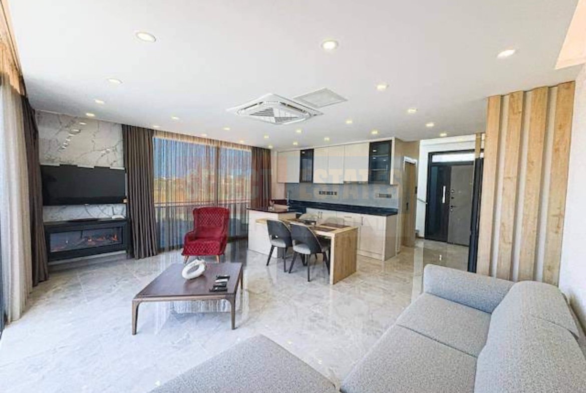 Town House with Pool and Terrace in Karşıyaka