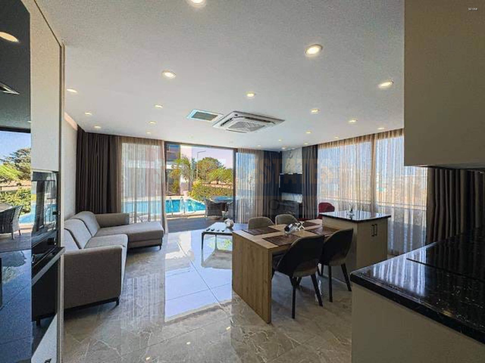 Town House with Pool and Terrace in Karşıyaka