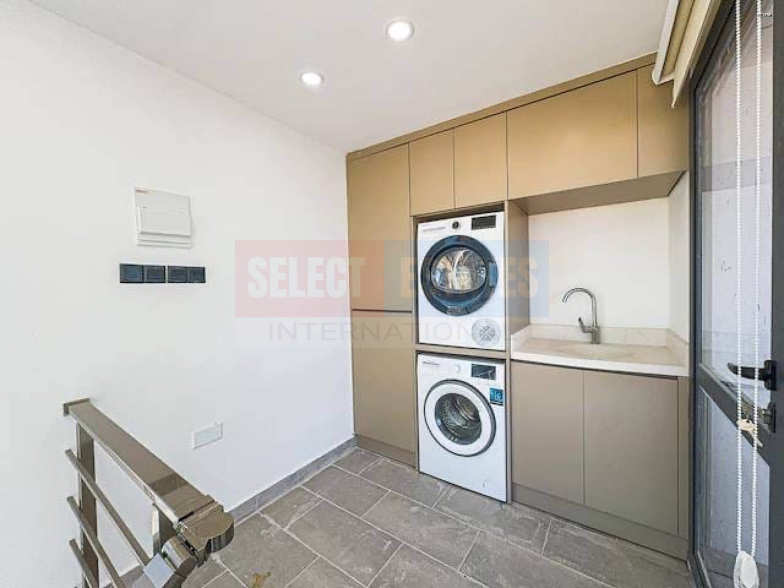 Town House with Pool and Terrace in Karşıyaka