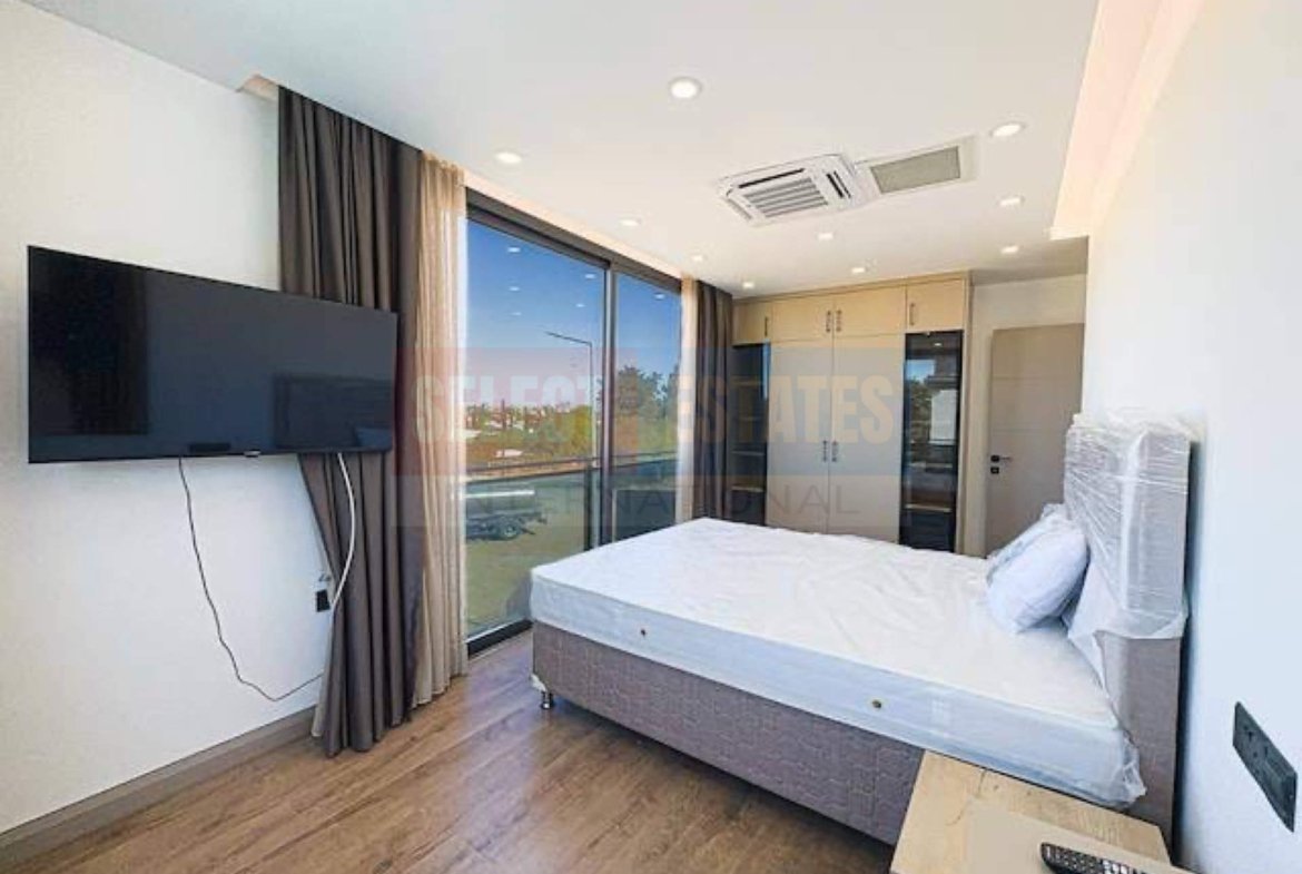 Town House with Pool and Terrace in Karşıyaka