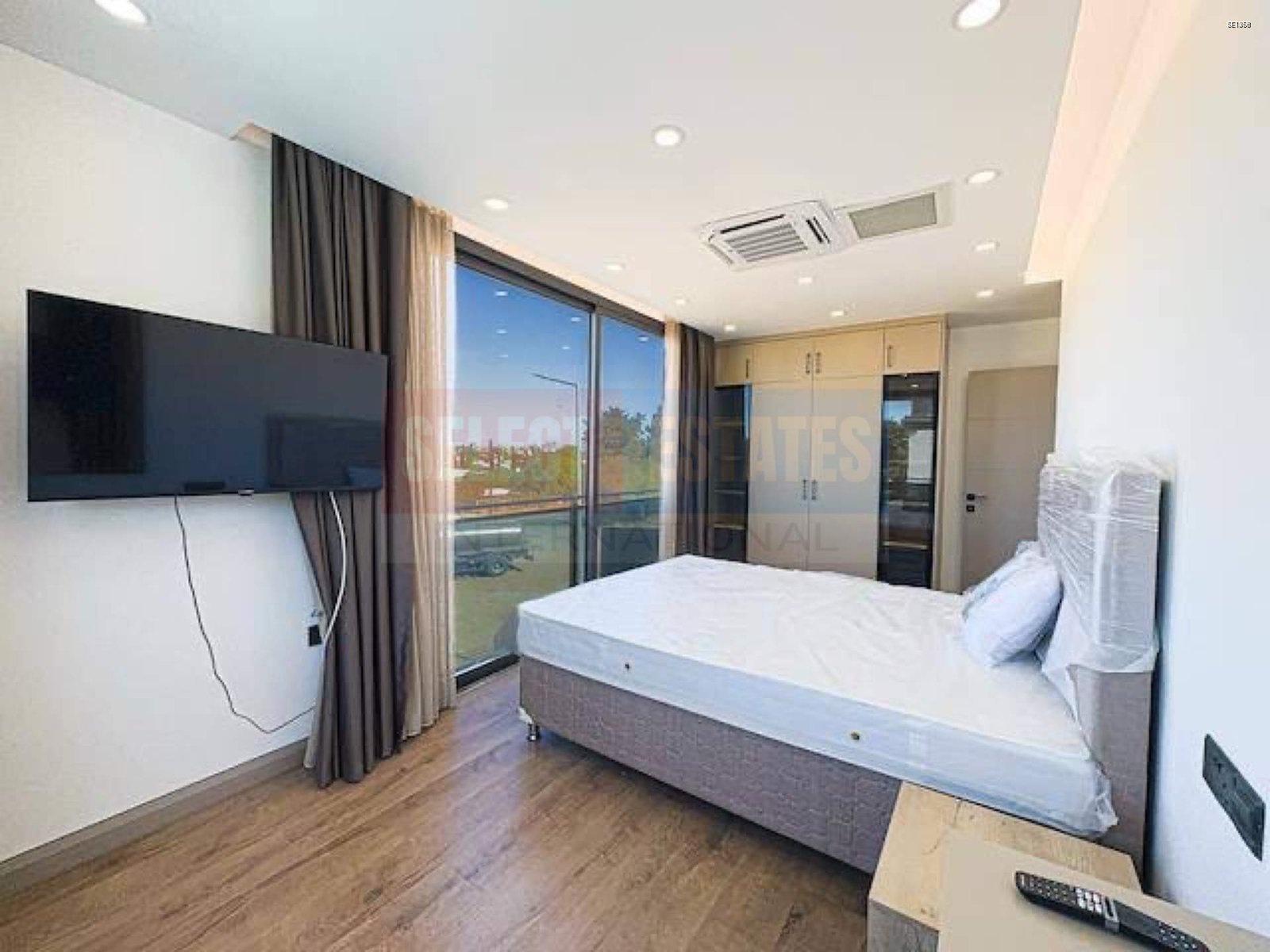 Town House with Pool and Terrace in Karşıyaka