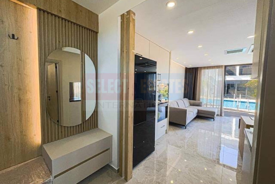 Town House with Pool and Terrace in Karşıyaka