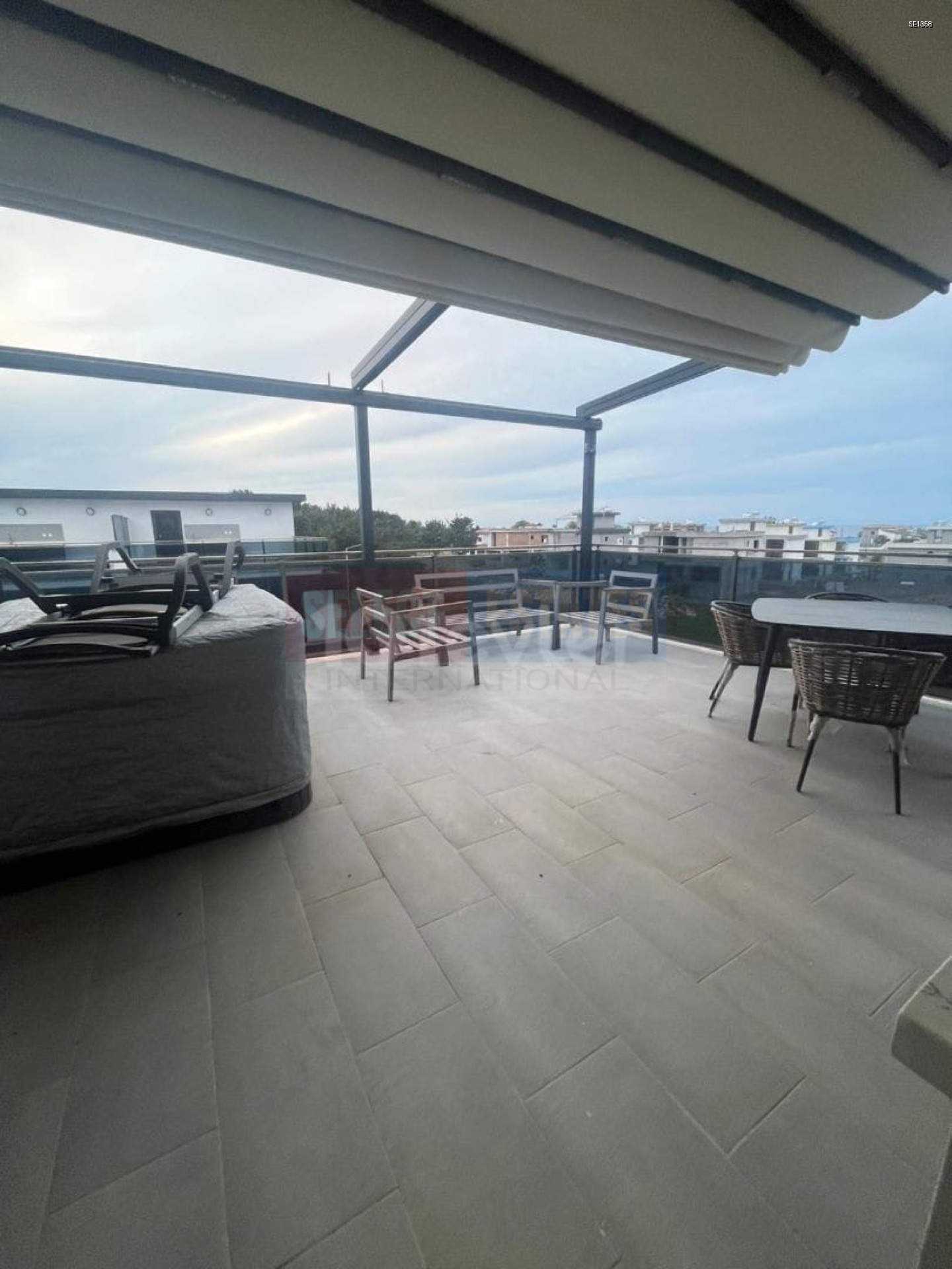 Town House with Pool and Terrace in Karşıyaka