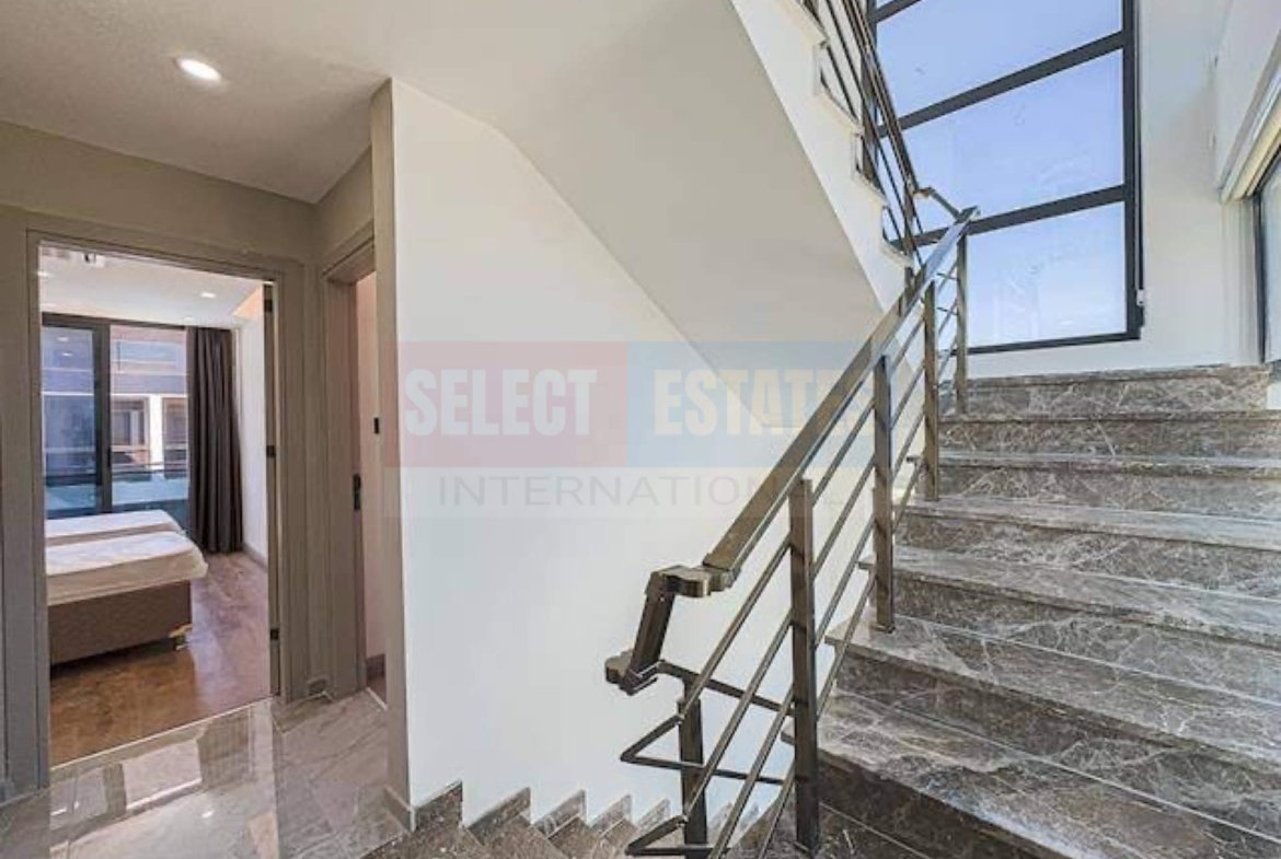 Town House with Pool and Terrace in Karşıyaka