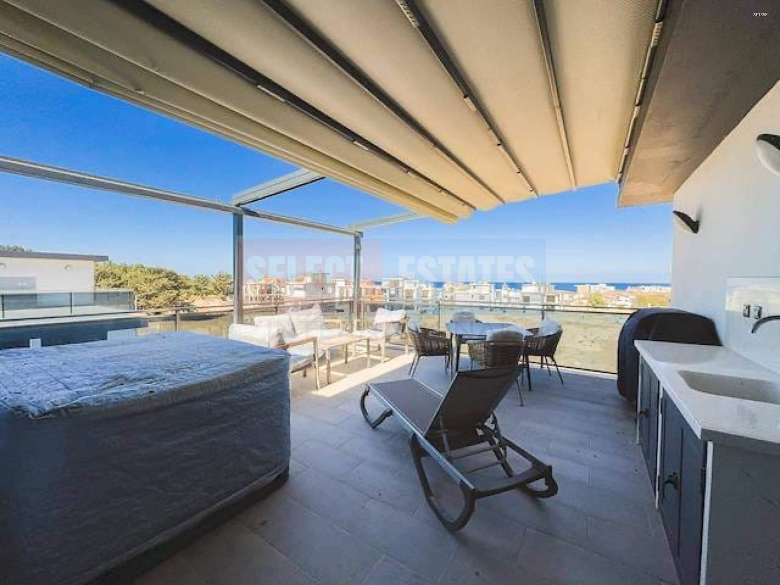 Town House with Pool and Terrace in Karşıyaka