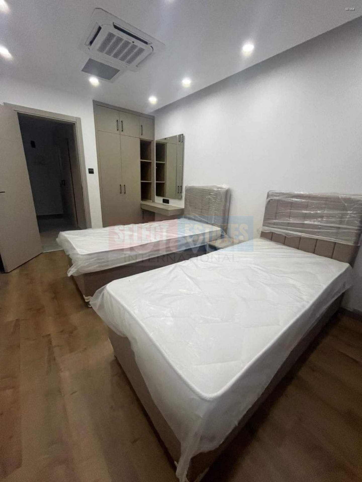Town House with Pool and Terrace in Karşıyaka