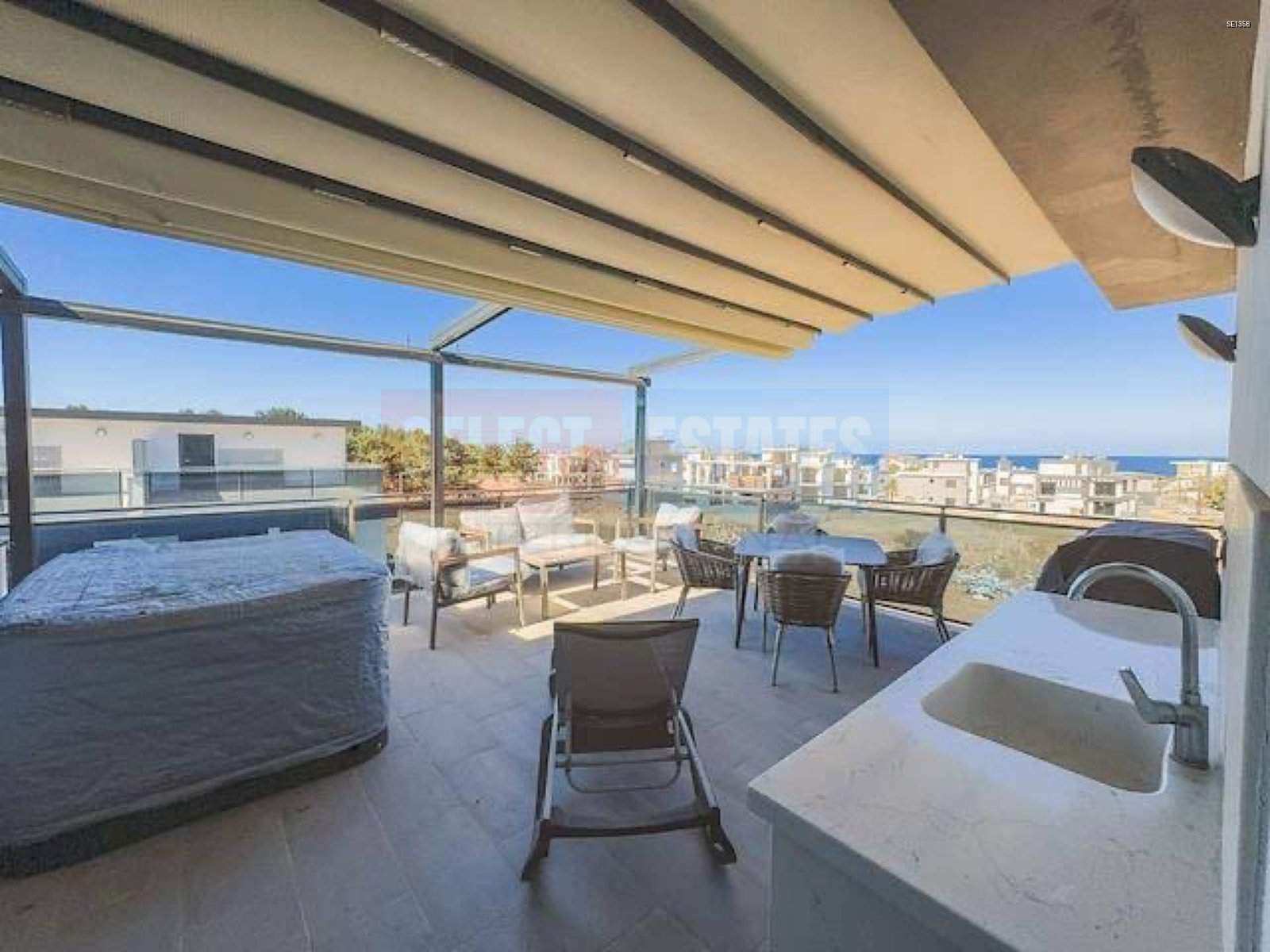 Town House with Pool and Terrace in Karşıyaka