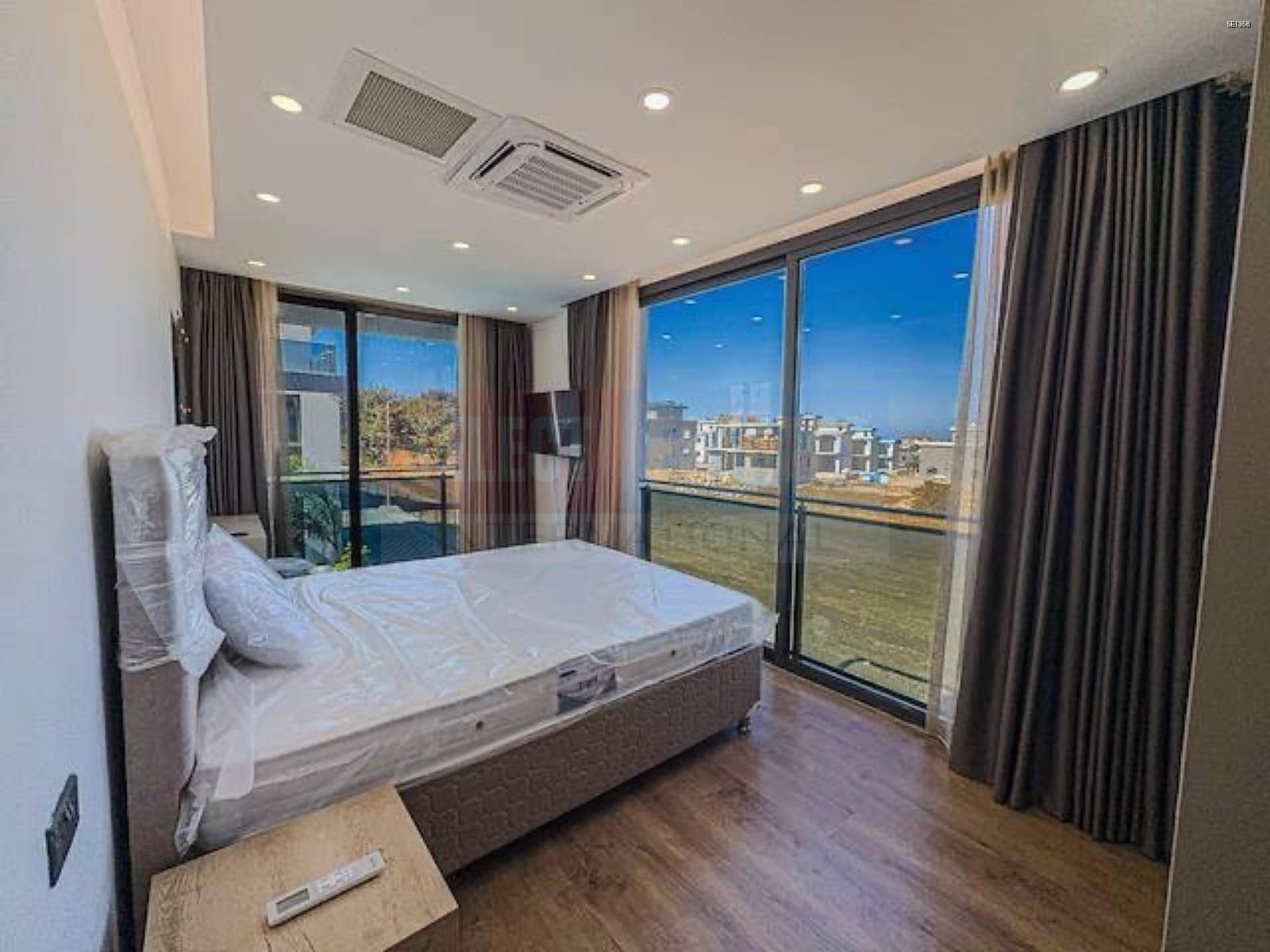 Town House with Pool and Terrace in Karşıyaka