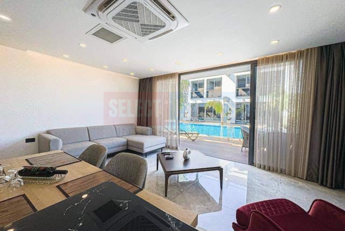 Town House with Pool and Terrace in Karşıyaka