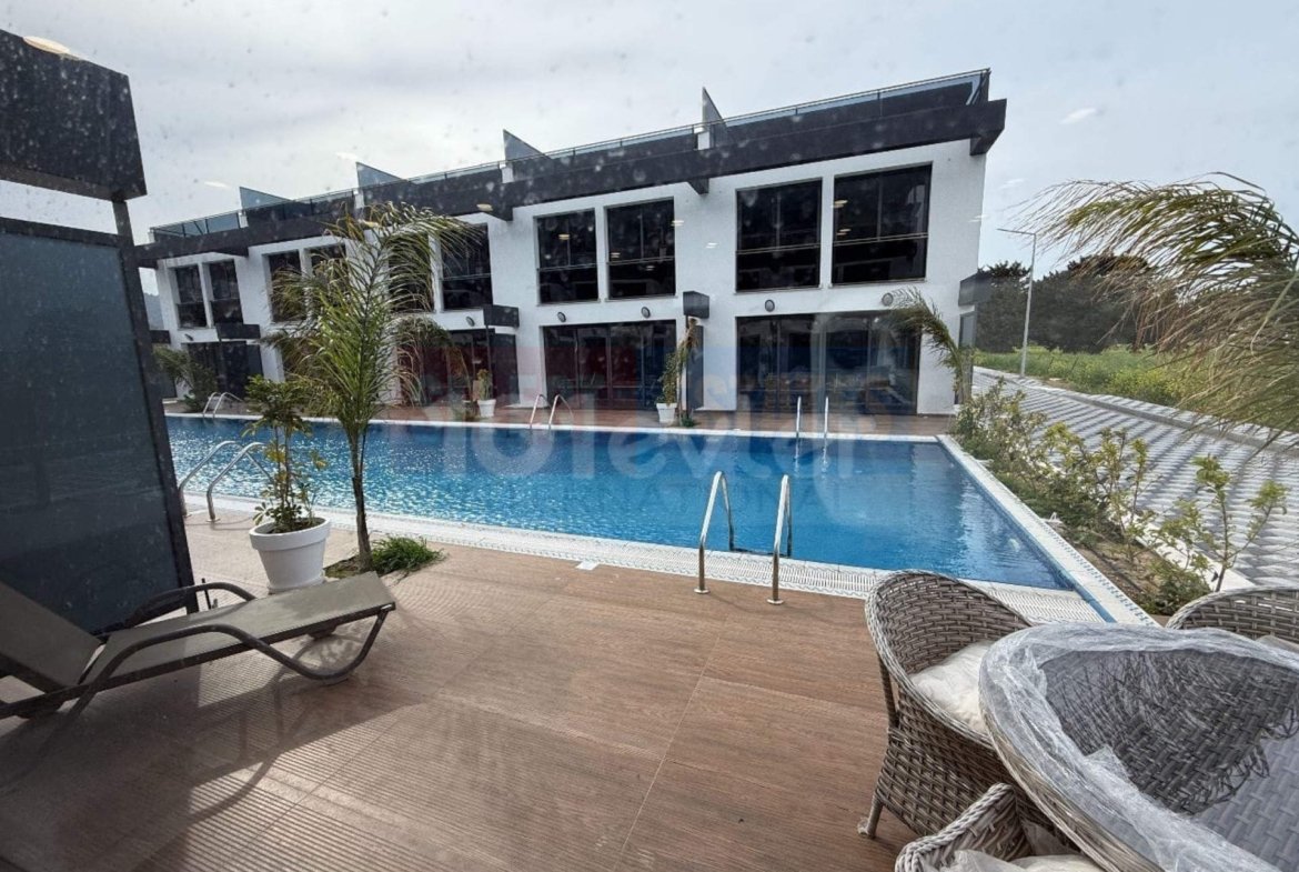 Town House with Pool and Terrace in Karşıyaka