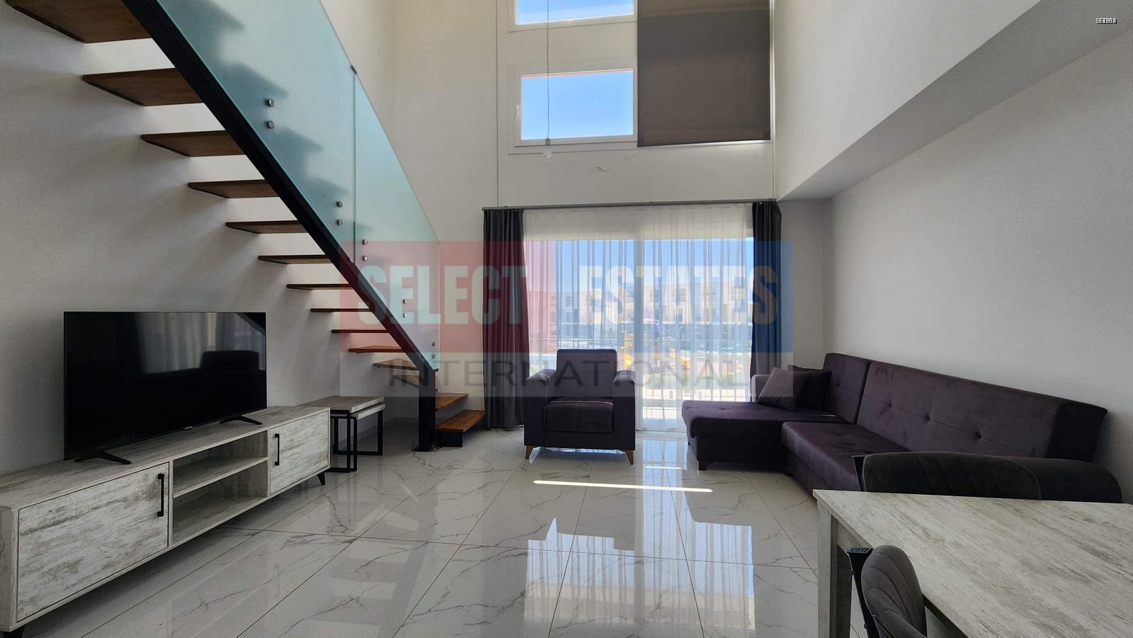 Fully Furnished Loft in Four Vision