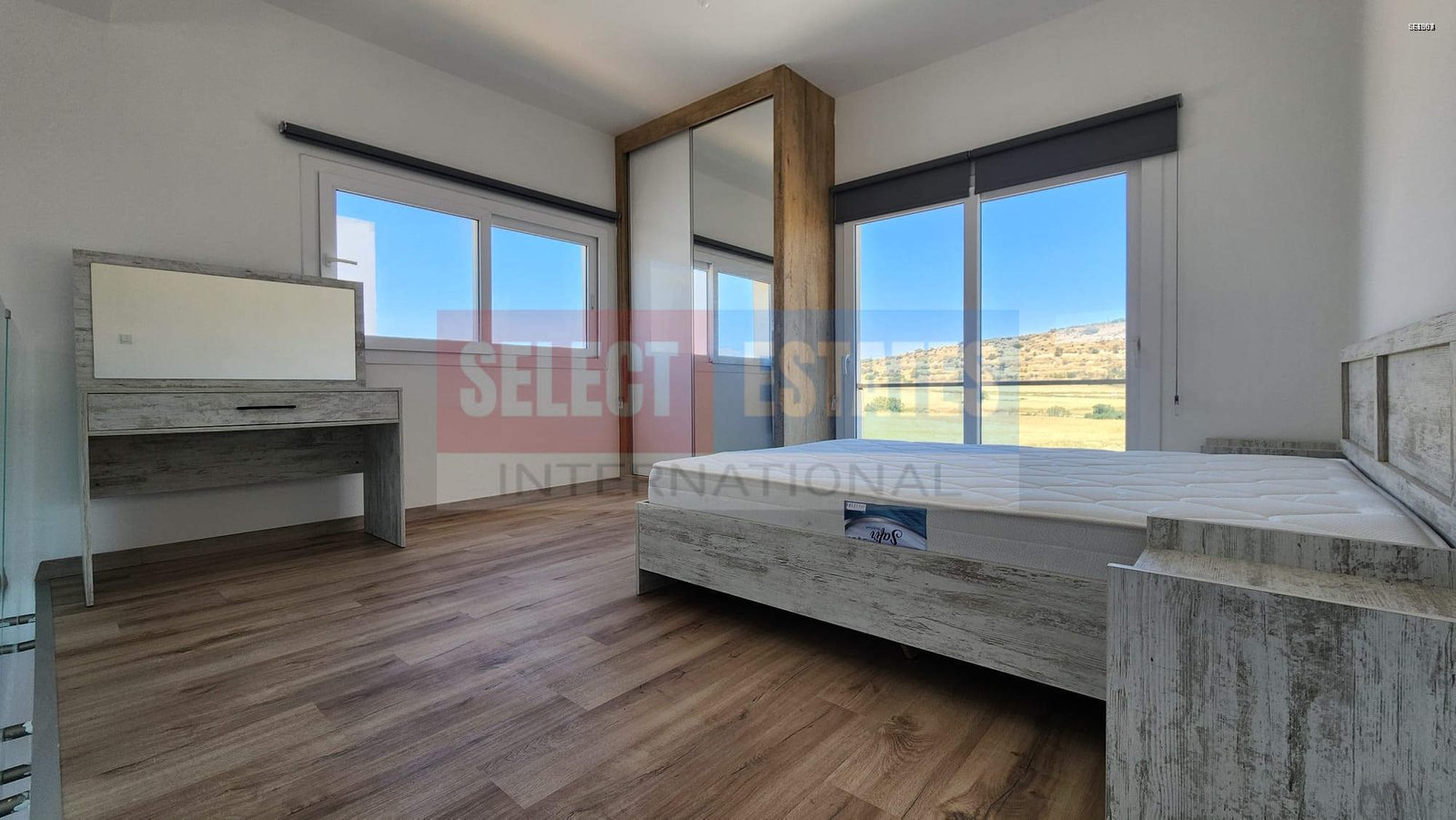 Fully Furnished Loft in Four Vision