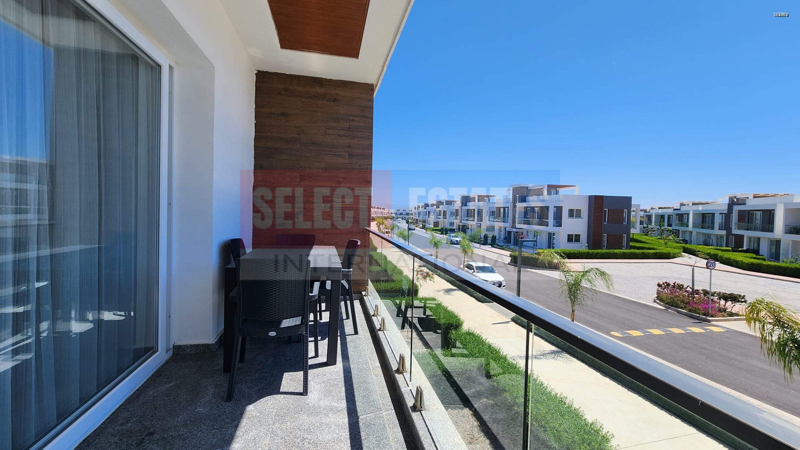Fully Furnished Loft in Four Vision