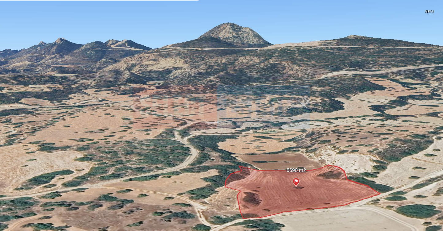 SE813_002 Land with Official Road in Büyükkonuk