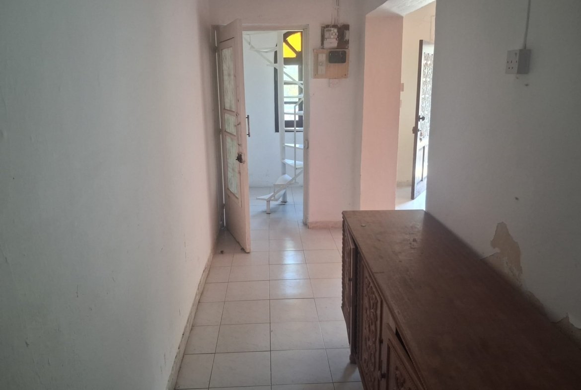 Old stone house or Apartment Plot for Sale in Alsancak