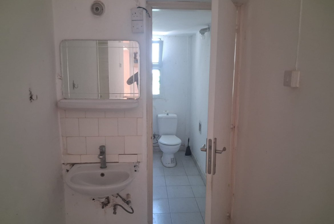Old stone house or Apartment Plot for Sale in Alsancak