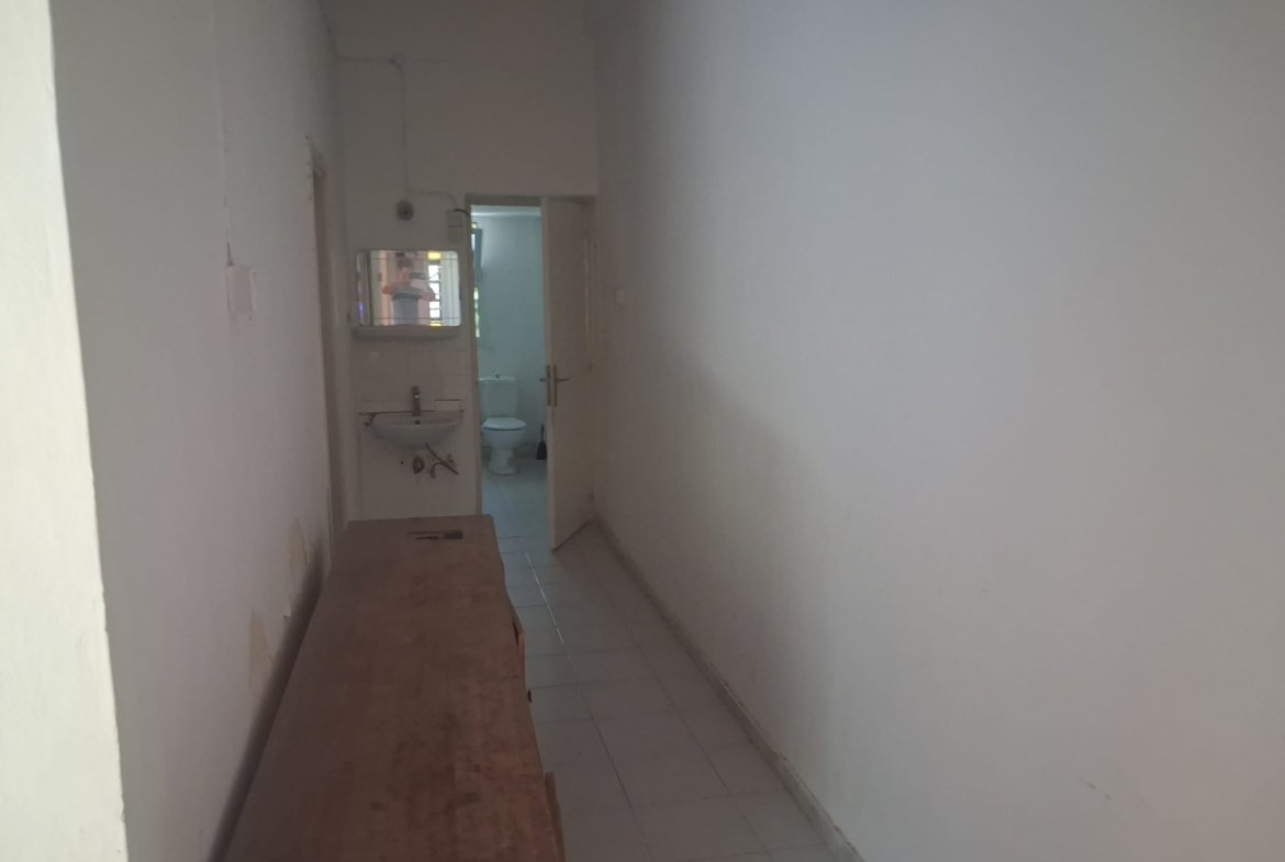 Old stone house or Apartment Plot for Sale in Alsancak
