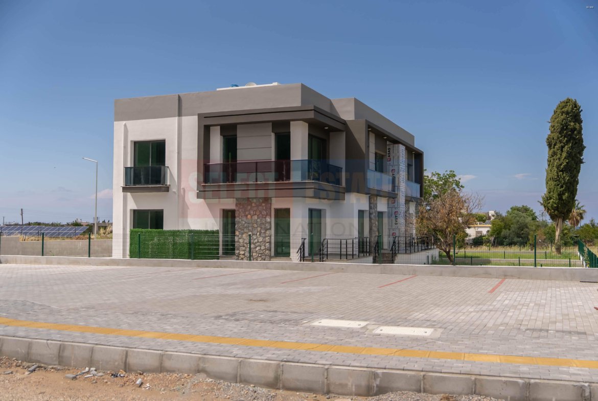 Semi-detached Villa with Terrace in Lapta