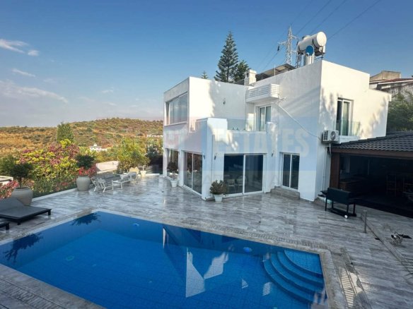 Luxury Villa with Pool in Alsancak