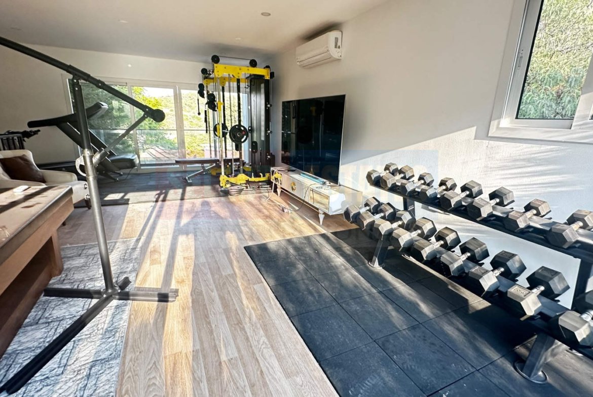 Luxury Villa with Pool in Alsancak