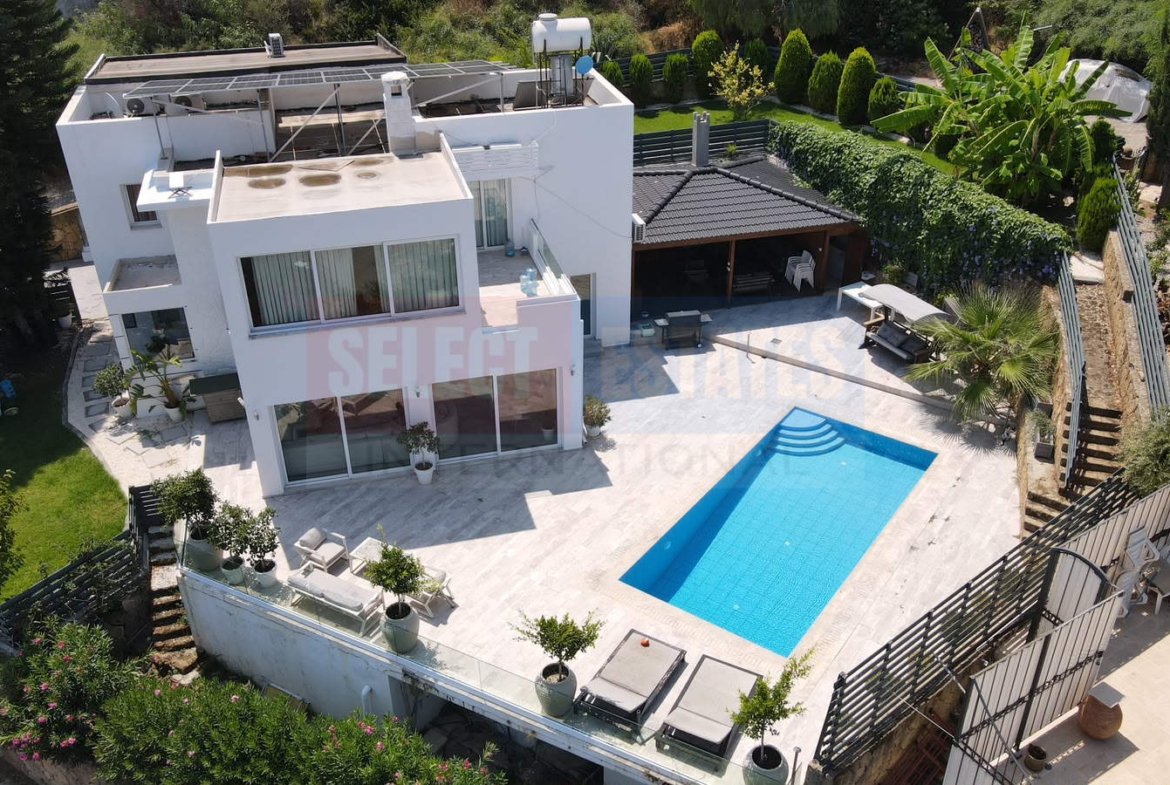 Luxury Villa with Pool in Alsancak