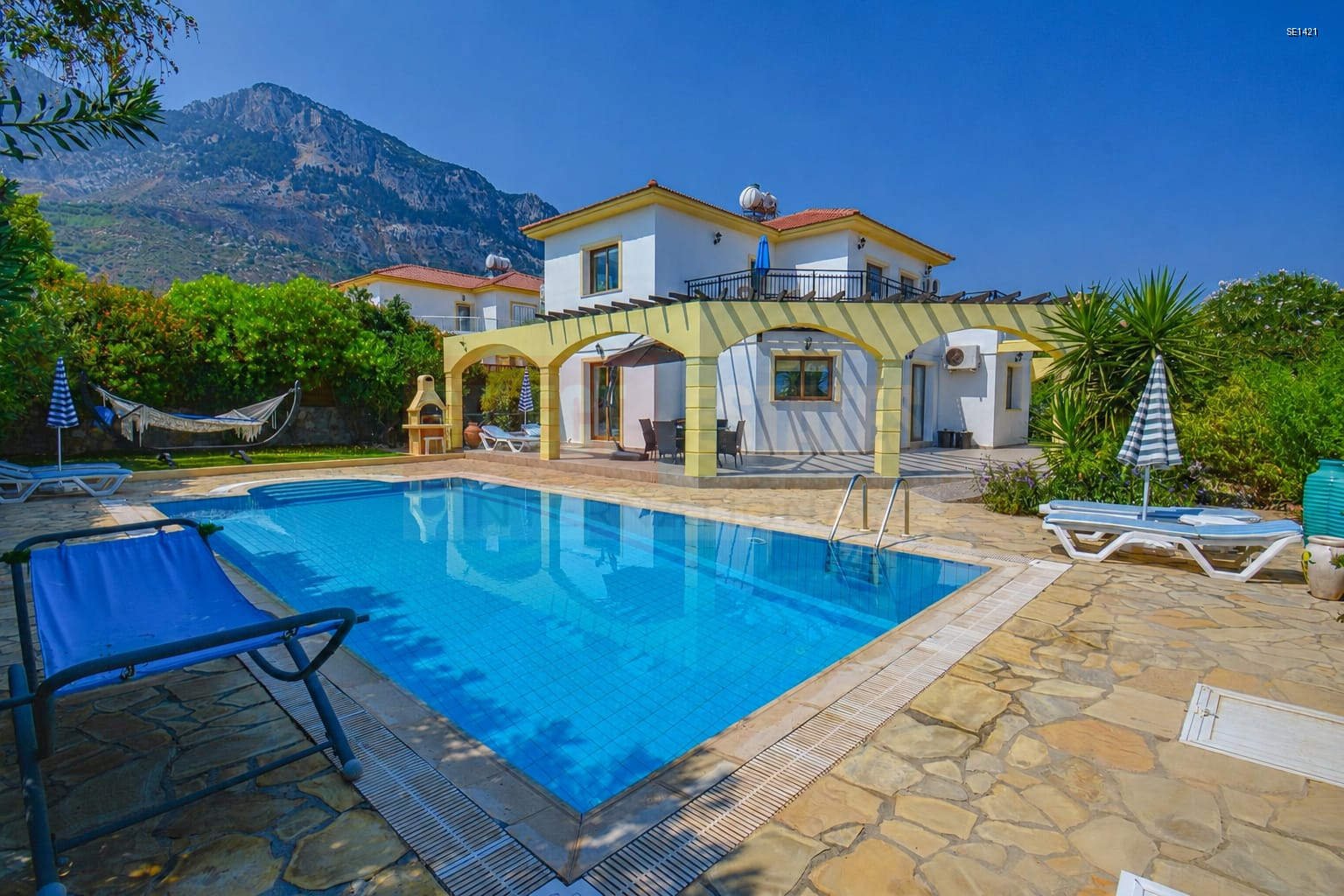 Luxury Detached Villa with Pool in Lapta